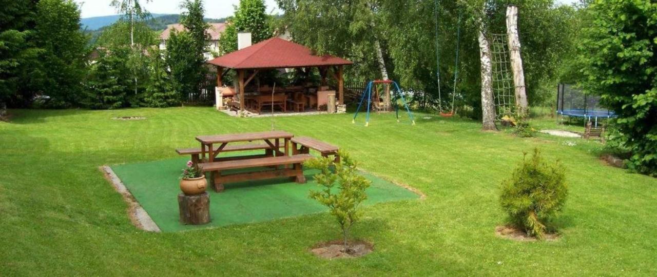 Apartmánový dům Obecná škola Svetlik Exterior foto