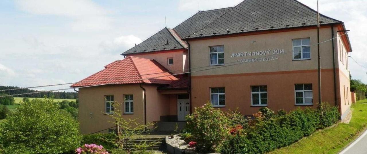 Apartmánový dům Obecná škola Svetlik Exterior foto